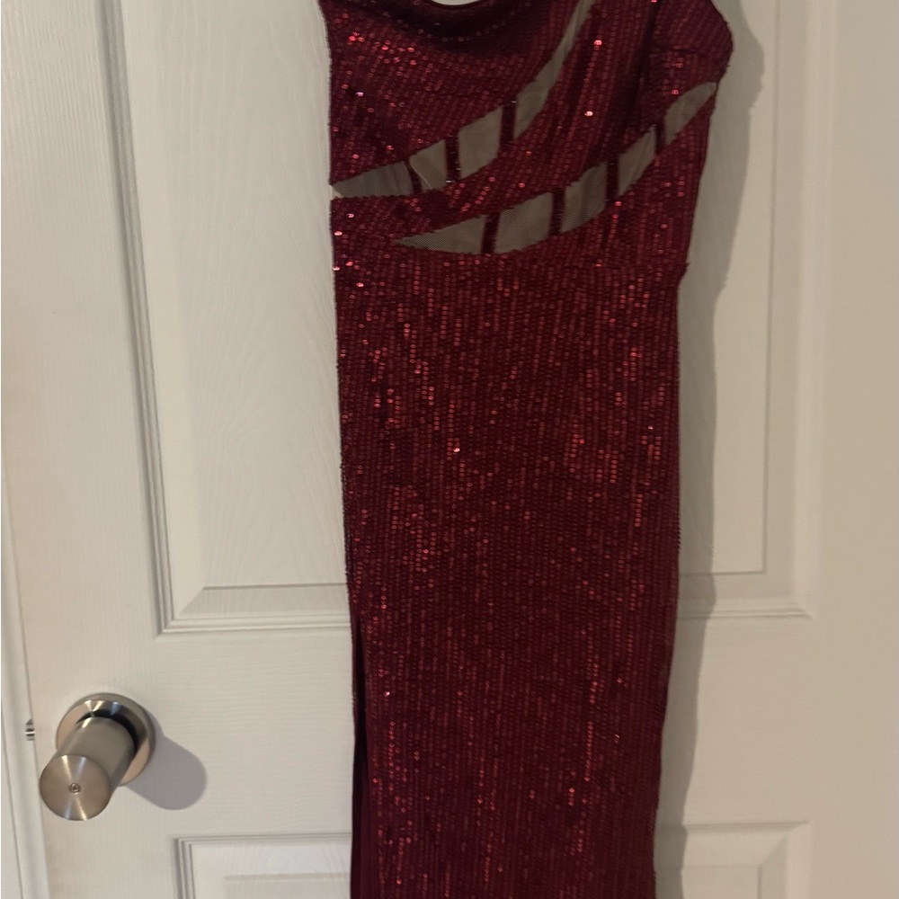Elegant Red Sequin Evening Dress